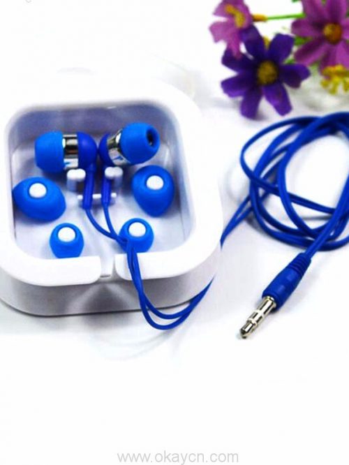 in-ear-wearing-headphones-01